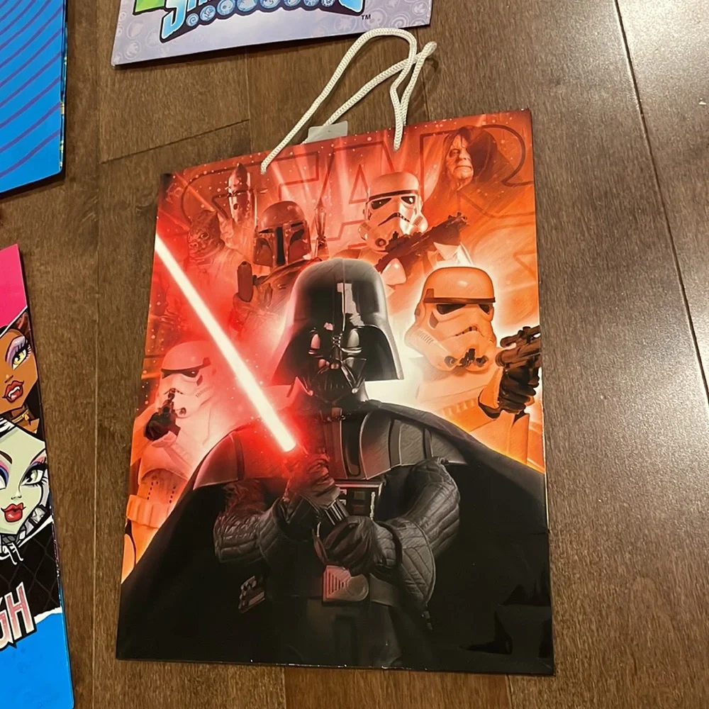 Character Fun Gift Bags (12)